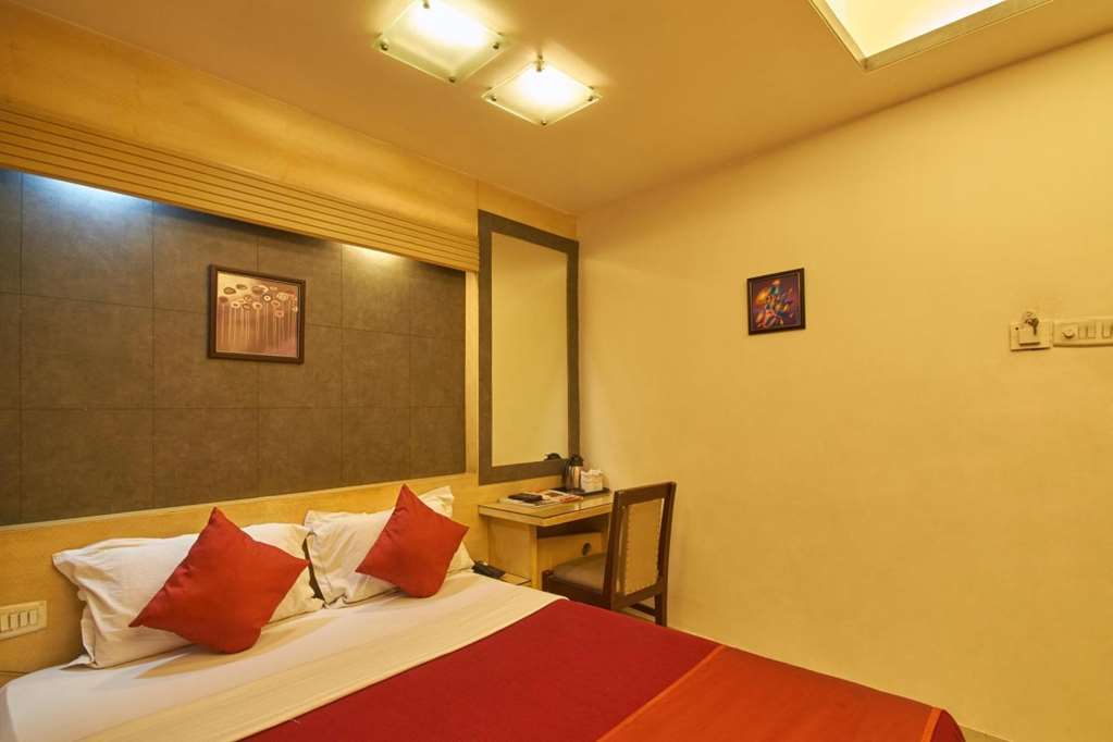 Hotel Aston Kalkuta Pokój zdjęcie